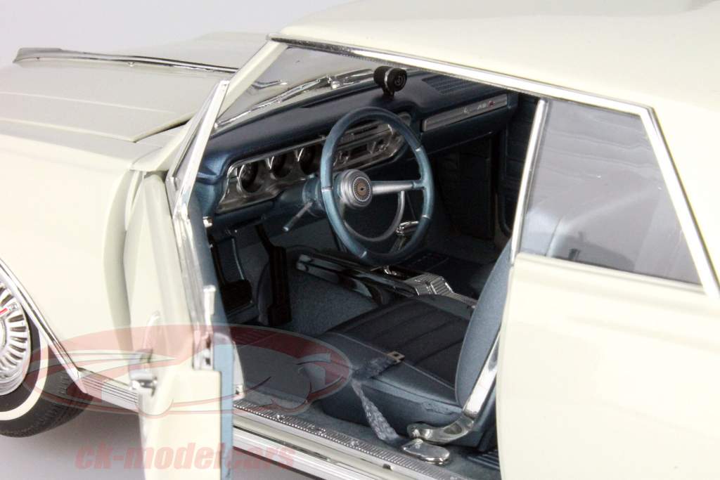 Chevrolet Chevelle Malibu SS Code L79 год 1965 горностай белый 1:18 GMP