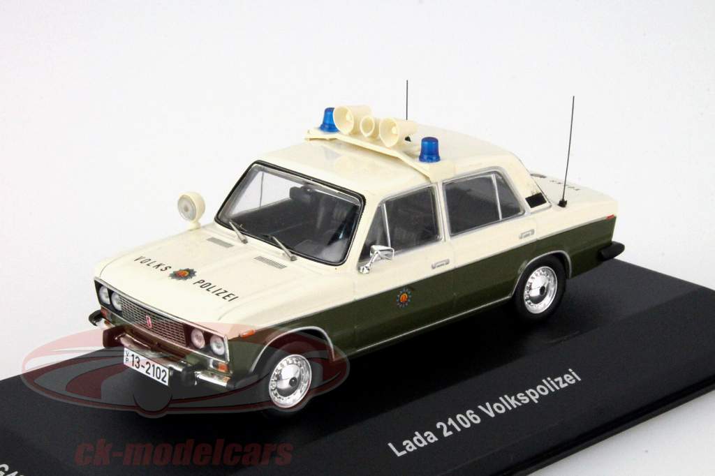 Lada 2106 人民警察 グリーン / 白 1:43 Ixo IST