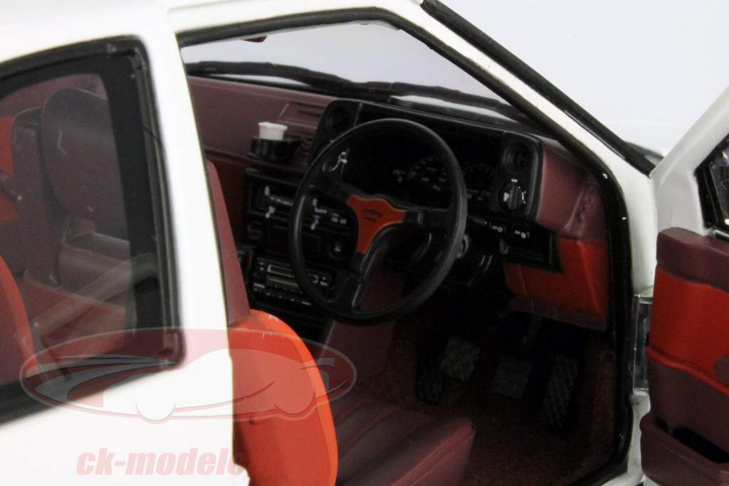 丰田 Sprinter Trueno (AE86)日本动漫(头文字D-觉醒) 白/ 灰色 1:18 奥托 AUTOart