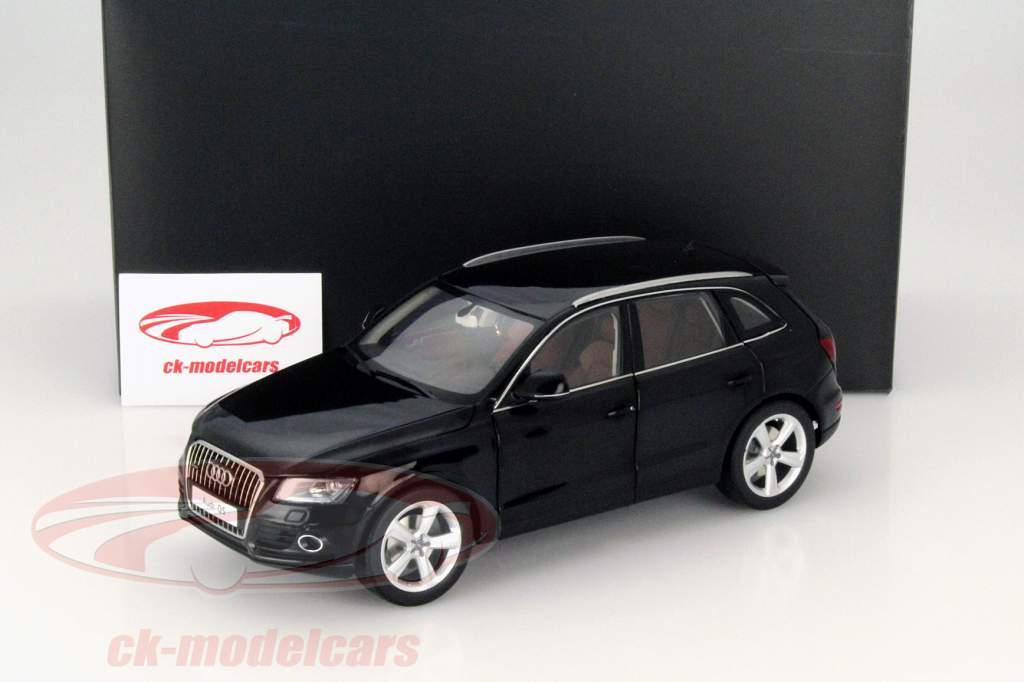 Audi Q5 year 2013 phantom black 1:18 Kyosho
