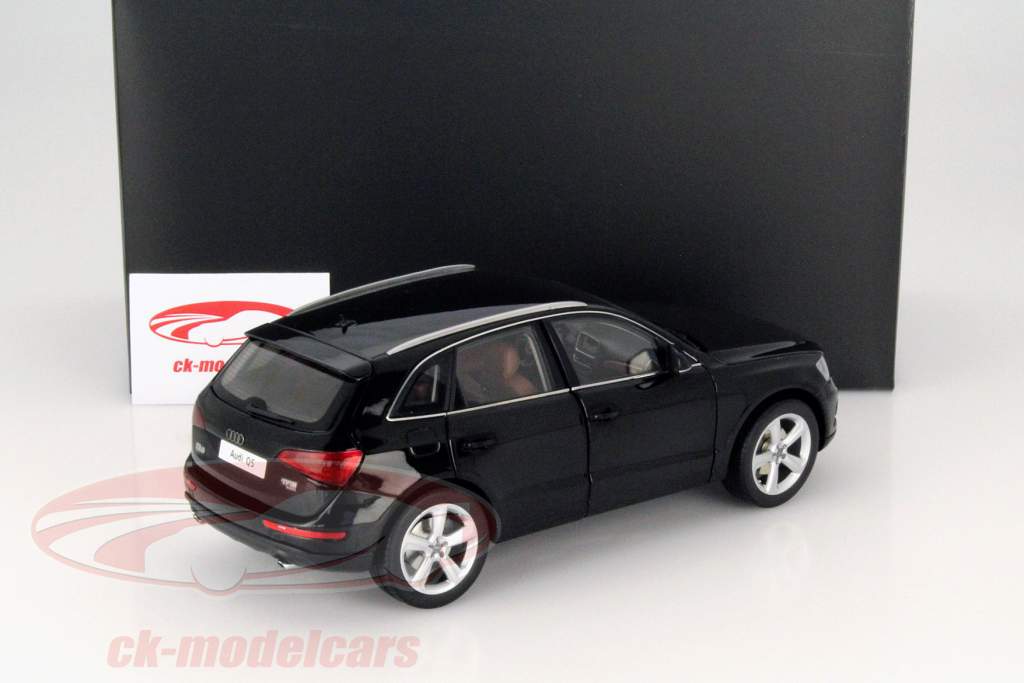 Audi Q5 year 2013 phantom black 1:18 Kyosho