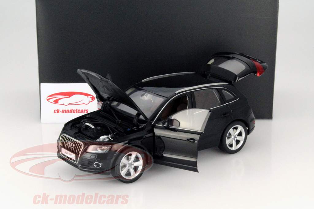 Audi Q5 year 2013 phantom black 1:18 Kyosho