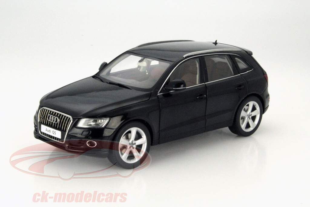 Audi Q5 year 2013 phantom black 1:18 Kyosho