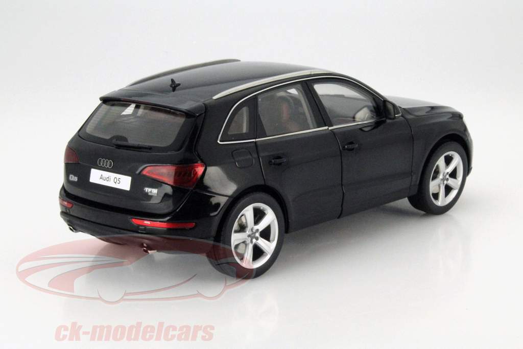 Audi Q5 year 2013 phantom black 1:18 Kyosho