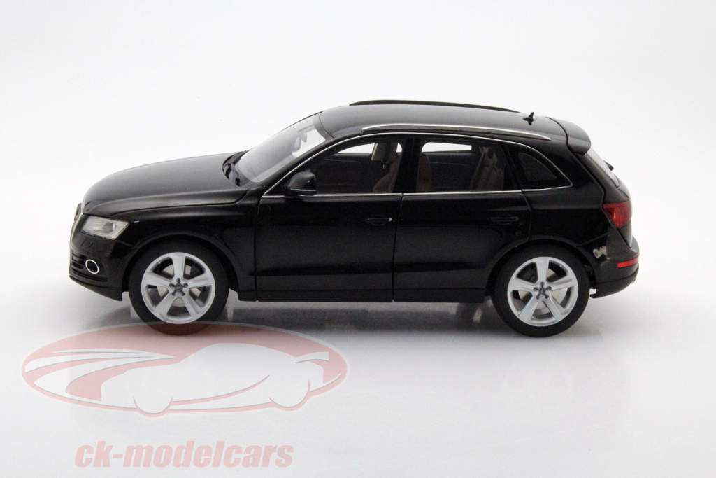 Audi Q5 year 2013 phantom black 1:18 Kyosho