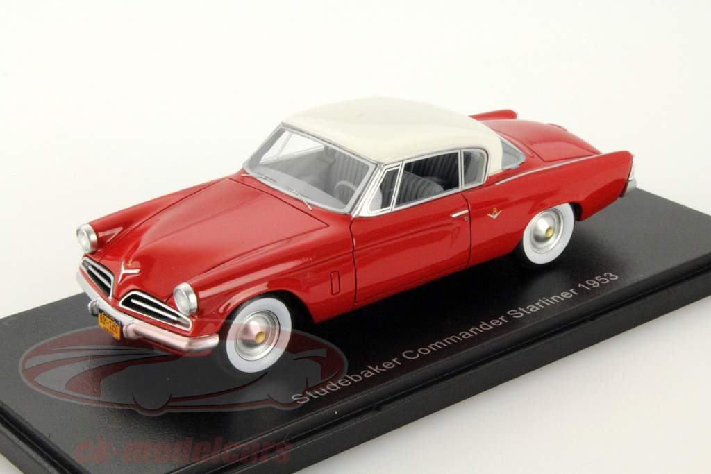 Studebaker Commander Starliner Год 1953 красный / белый 1:43 BoS-Models