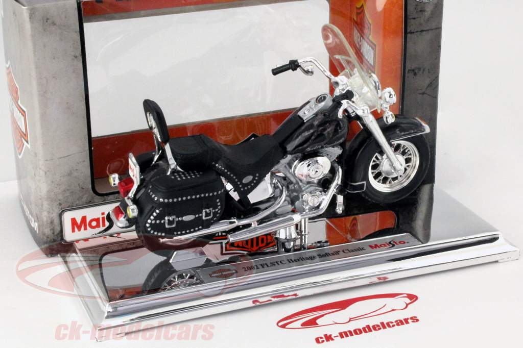 Harley Davidson FLSTC Heritage Softail Classic 年 2002 黒 1:18 Maisto