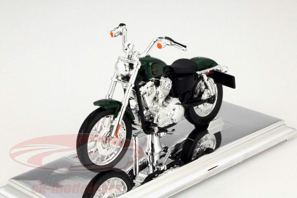 Harley Davidson XL 1200V Seventy-Two Год 2012 зеленый металлический 1:18 Maisto