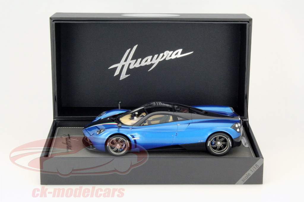 Pagani Huayra Année 2013 carbone / bleu métallique 1:18 BBR
