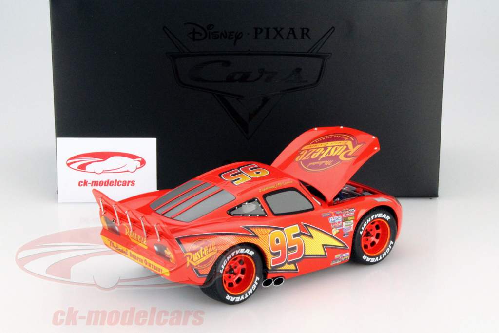 Lightning McQueen desde la Disney Película Coches con Escaparate rojo / amarillo 1:18 Schuco