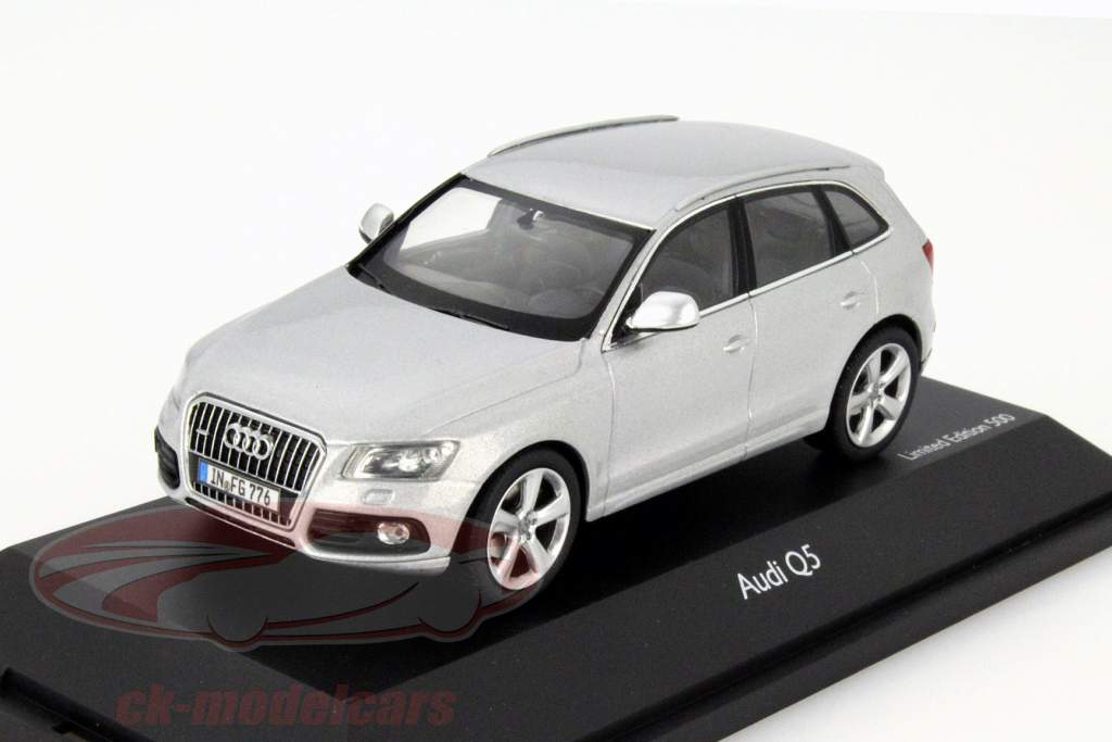 Audi Q5 Year 2012 ice silver 1:43 Schuco