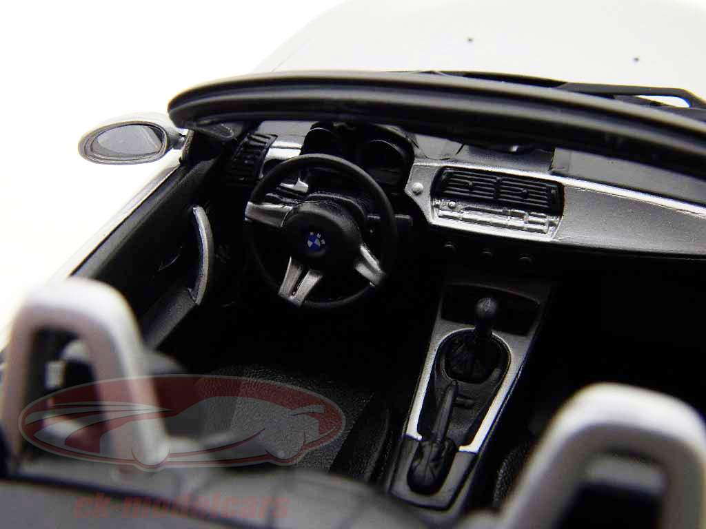 BMW Z4 3.0I silber / silver metallic 1:18 Solido