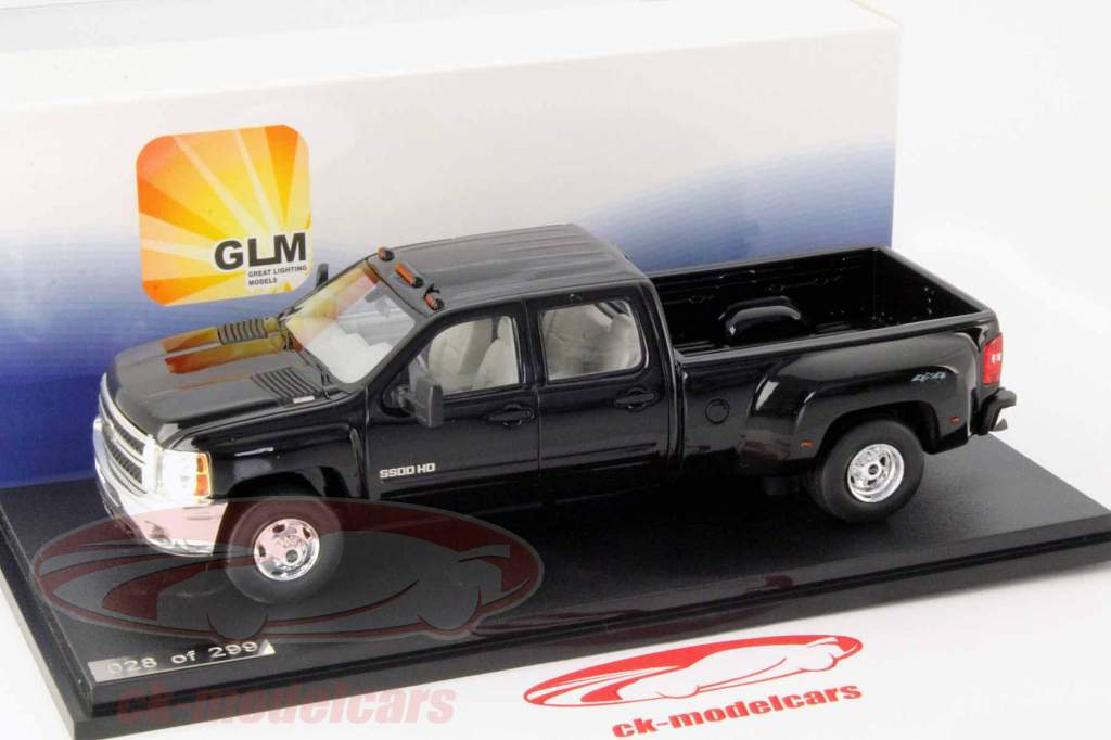 Chevrolet Silverado 3500 HD År 2011 sort 1:43 GLM