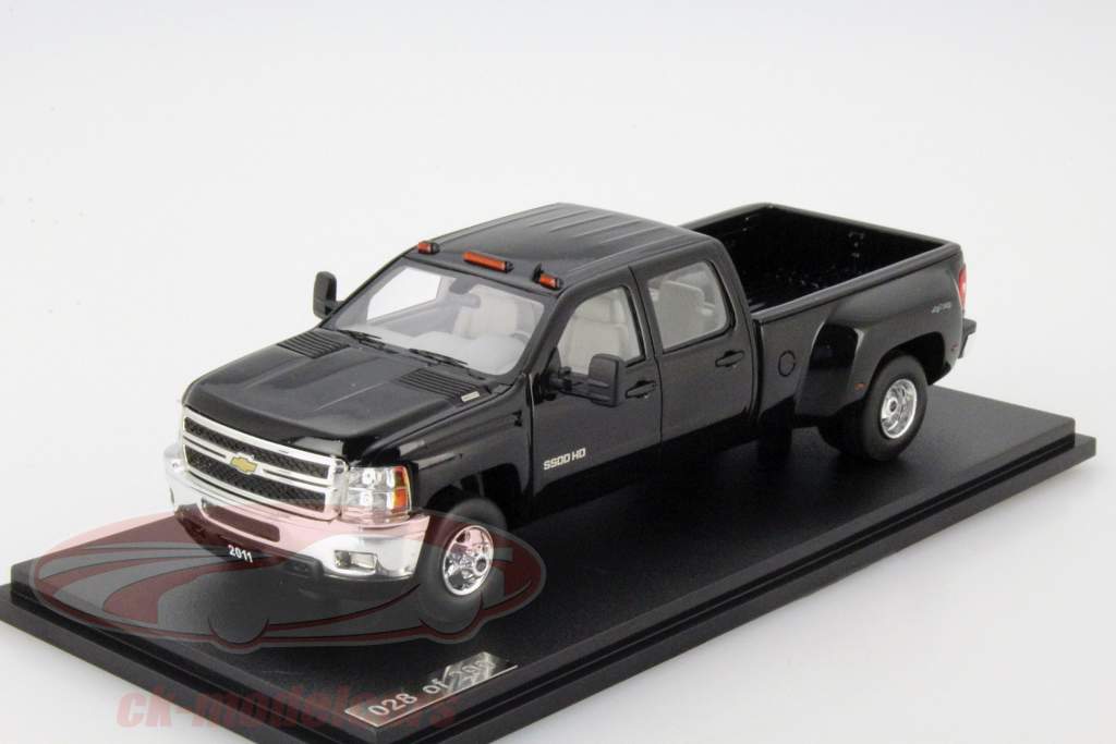 Chevrolet Silverado 3500 HD År 2011 sort 1:43 GLM