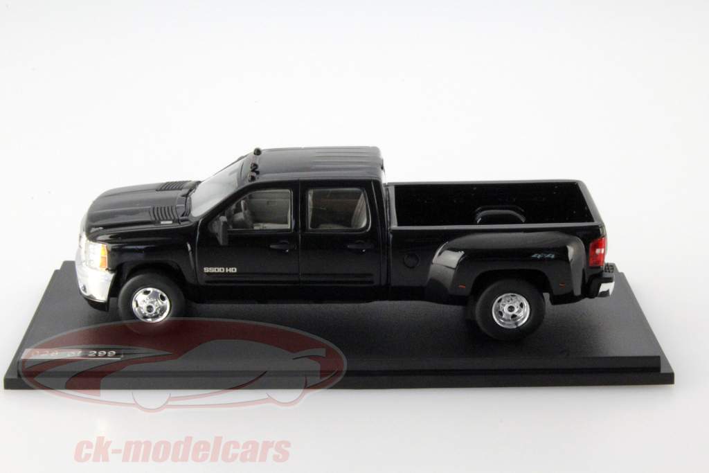 Chevrolet Silverado 3500 HD År 2011 sort 1:43 GLM