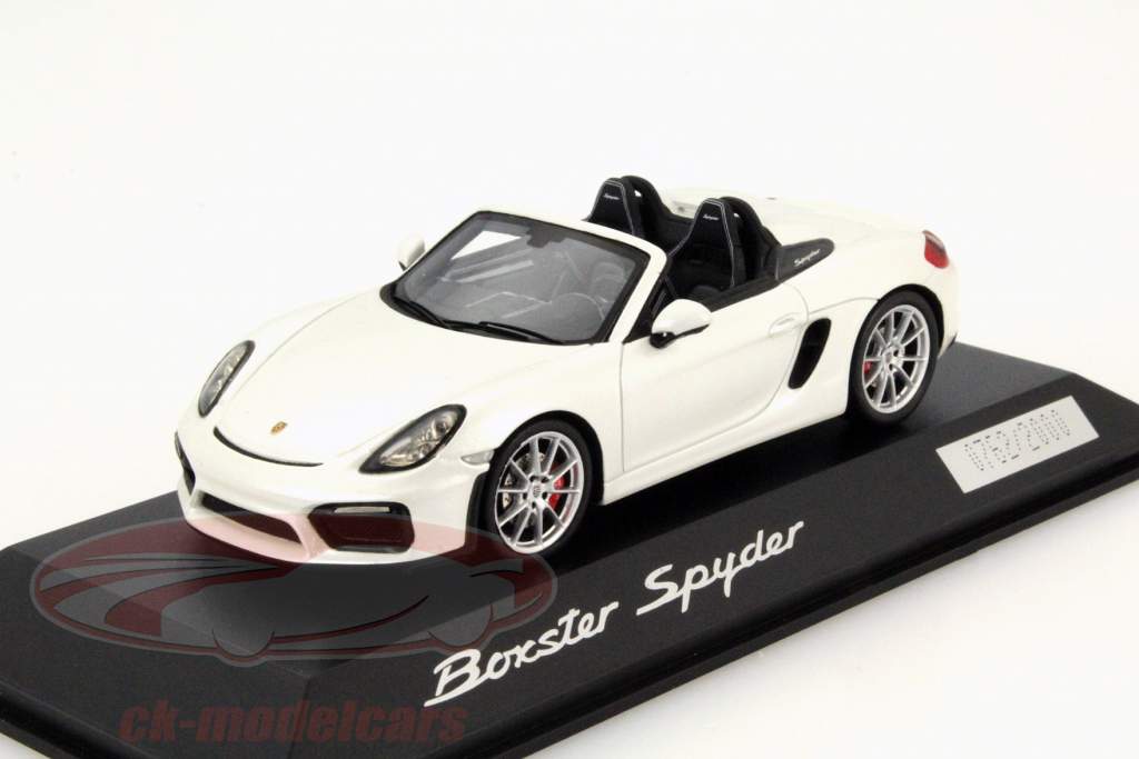 Porsche Boxster Spyder (981) wit 1:43 Spark