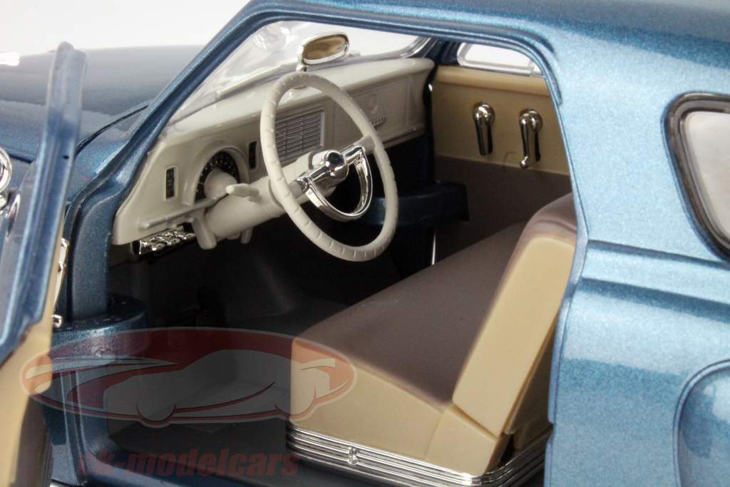 Studebaker Champion Anno 1950 blu scuro 1:18 Yatming