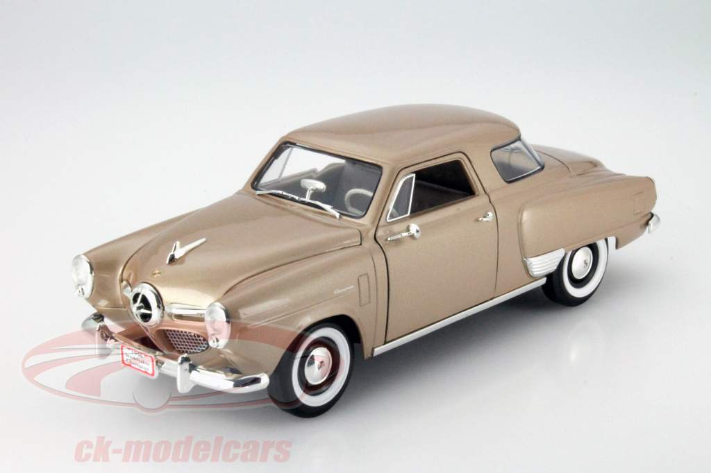 Studebaker Champion Year 1950 gold 1:18 Yatming