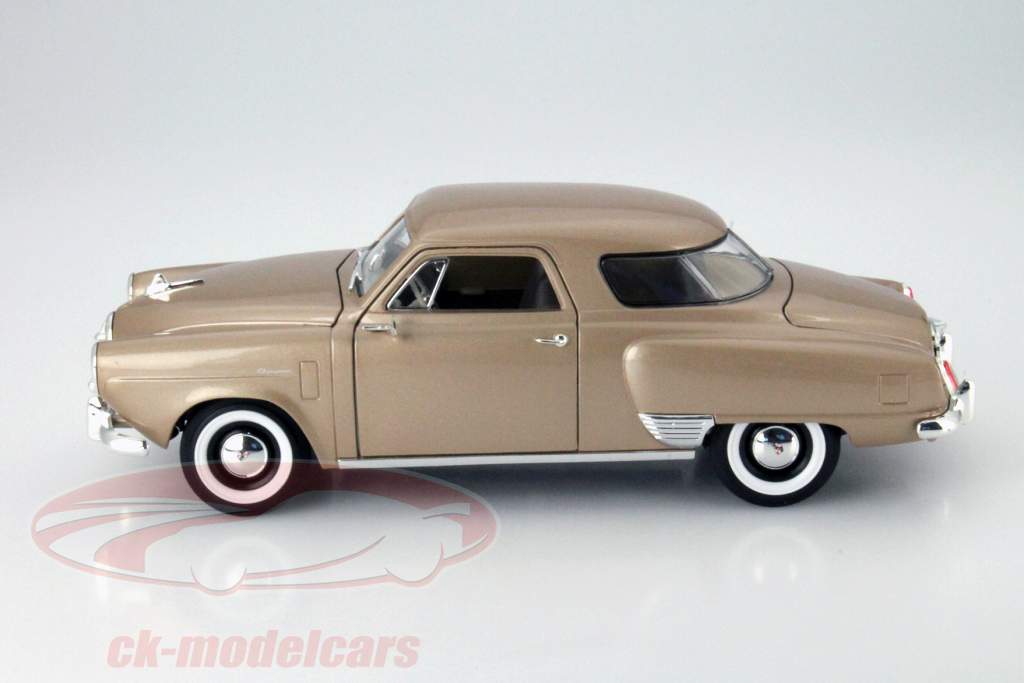 Studebaker Champion Ano 1950 ouro 1:18 Yatming