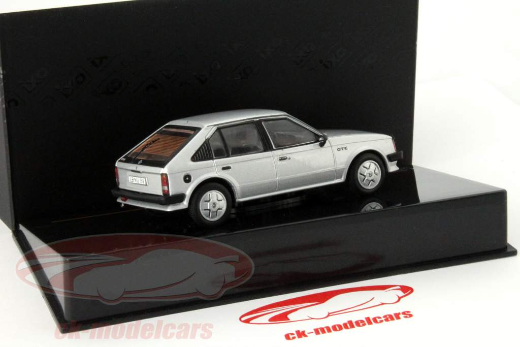 欧宝 Kadett D GT/E 1983年 银色 1:43 Ixo
