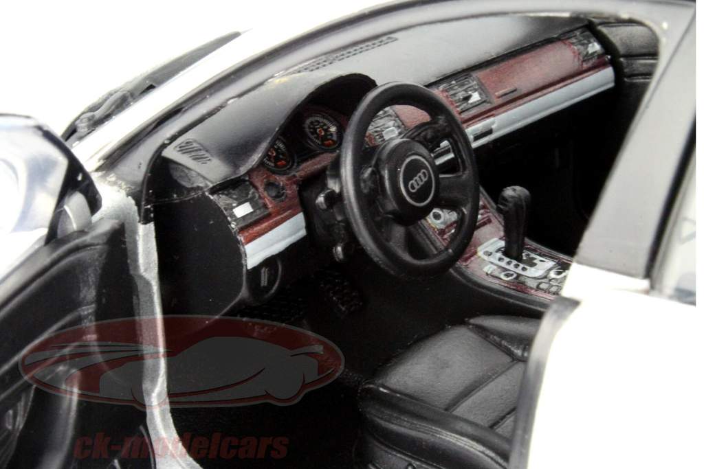 Audi A8 argento 1:18 MotorMax