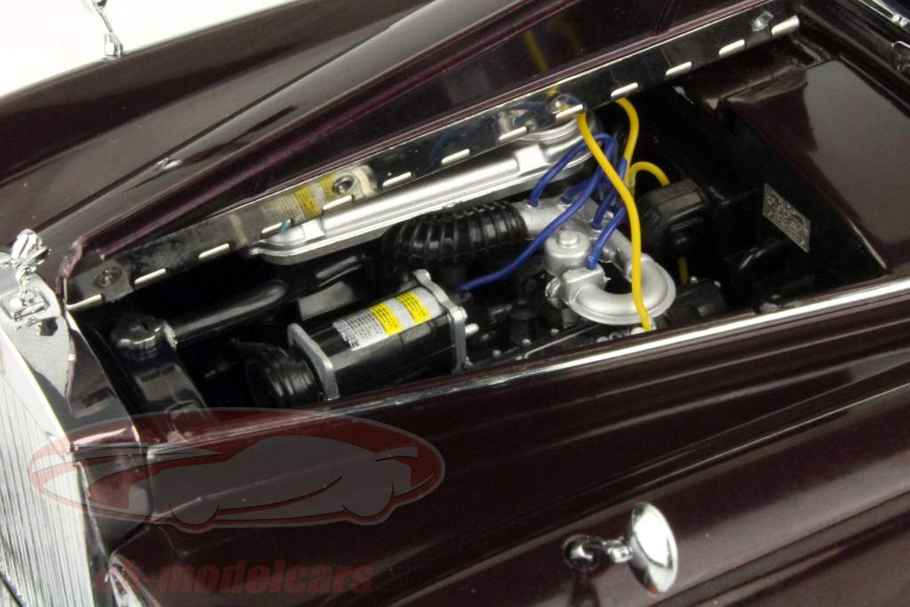 Rolls Royce Phantom VI Reine Version sombre rouge / noir 1:18 CMF