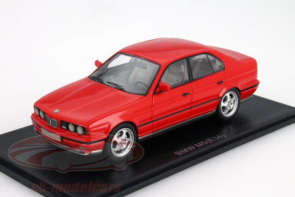 BMW M5 (E34) красный 1:43 Neo