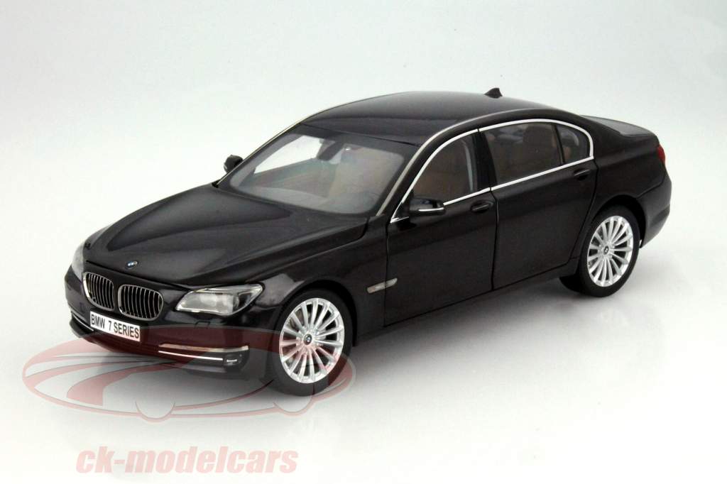 BMW 750 Li année 2013 Sophisto gris 1:18 Kyosho