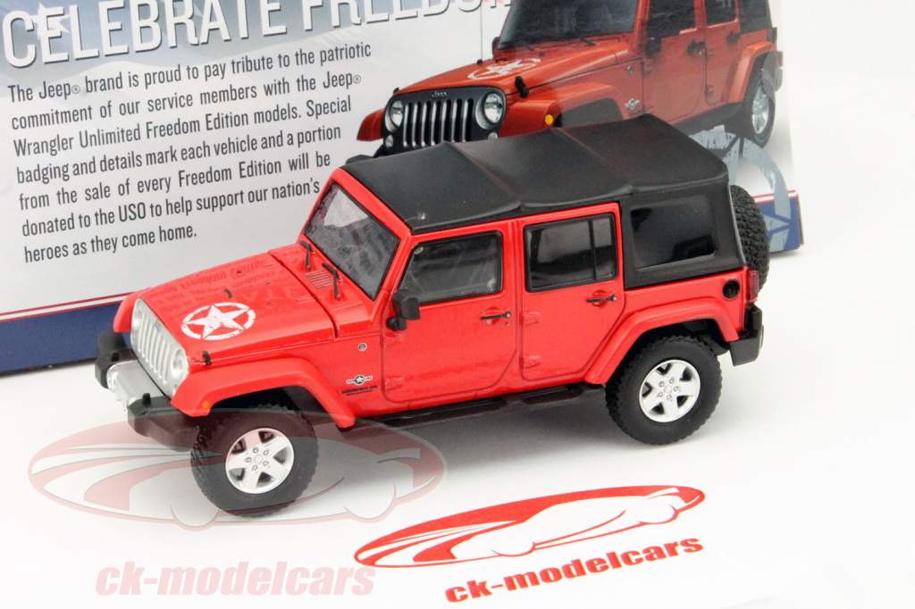 Jeep Wrangler 4-дверный 2015 года SoftTop красный / черный 1:43 Greenlight