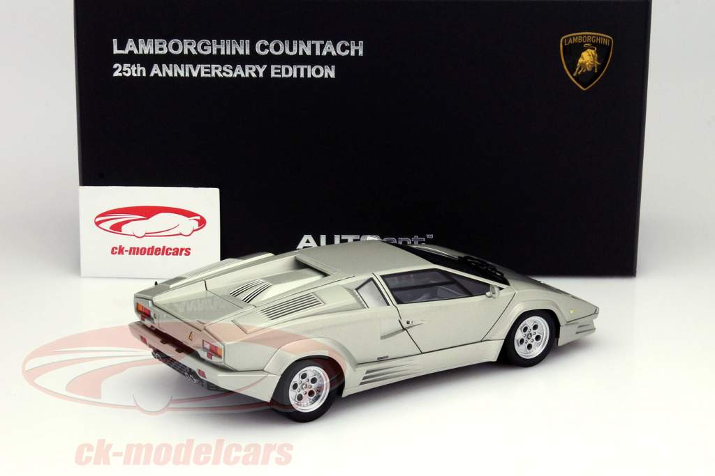 Lamborghini Countach 25th Anniversary издание 1990 серебристый металлик 1:18 Autoart