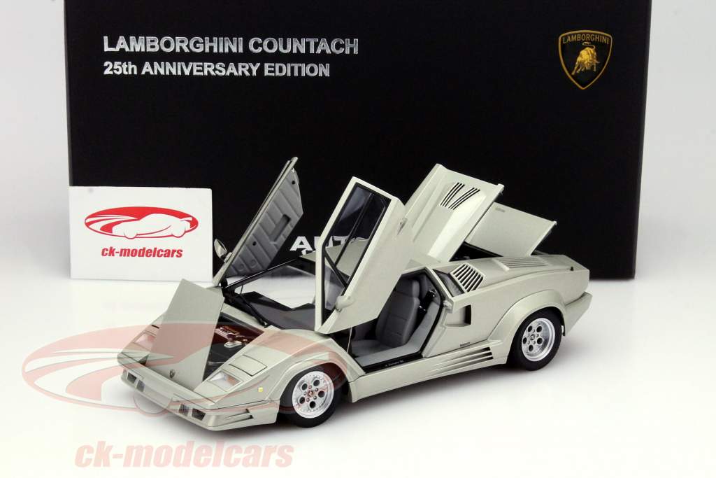 Lamborghini Countach 25th Anniversary издание 1990 серебристый металлик 1:18 Autoart