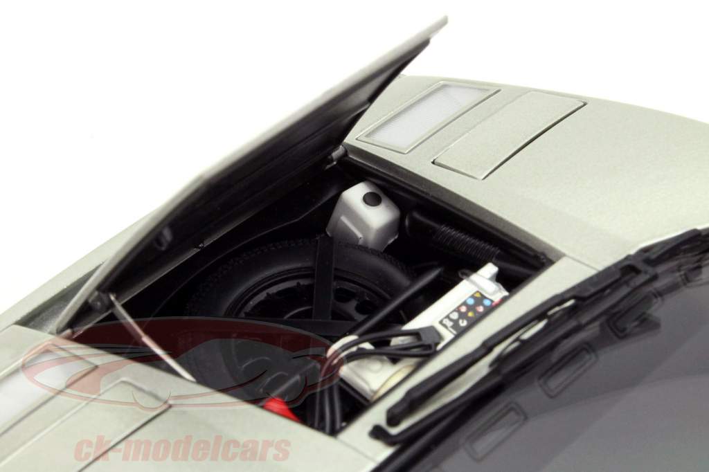Lamborghini Countach 25th Anniversary издание 1990 серебристый металлик 1:18 Autoart