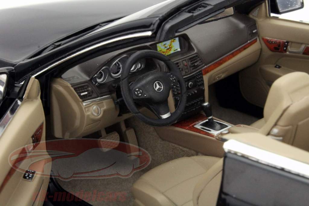 メルセデス·ベンツEクラスは、2010年ブラック1時18分Norevで構築されました