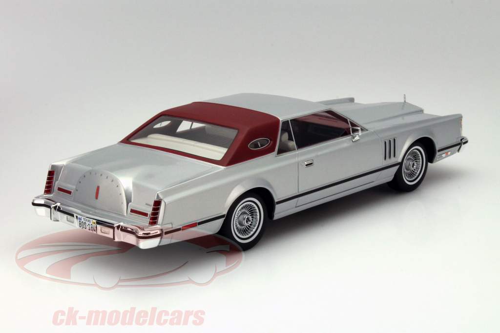 林肯大陆马克5跑车年份1978银/黑色1:18的BoS模型