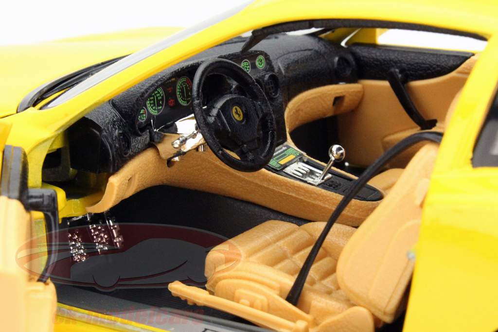 burago フェラーリ 1996年式マラネロ 1/18 Amazon | Bburagoブラーゴ『1/18 Ferrari 550 maranello 1996 赤