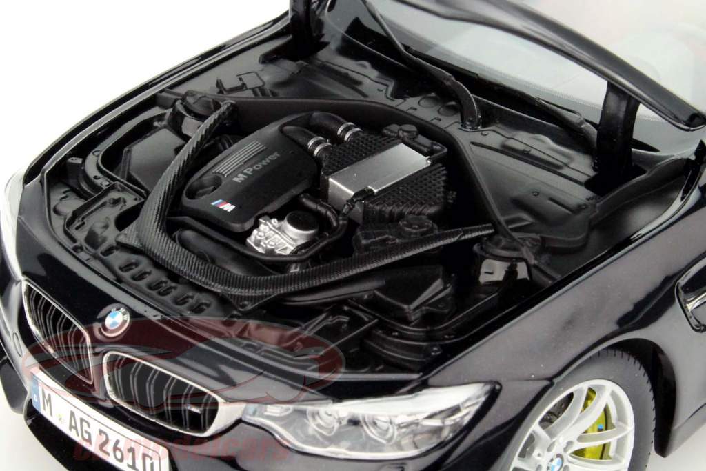 宝马 M4 (F82) 轿跑车 2014年 黑/ 亚光黑色 1:18 ParagonModels