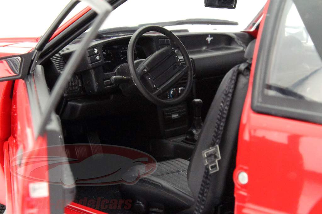 Ford Mustang LX Год 1993 красный 1:18 GMP