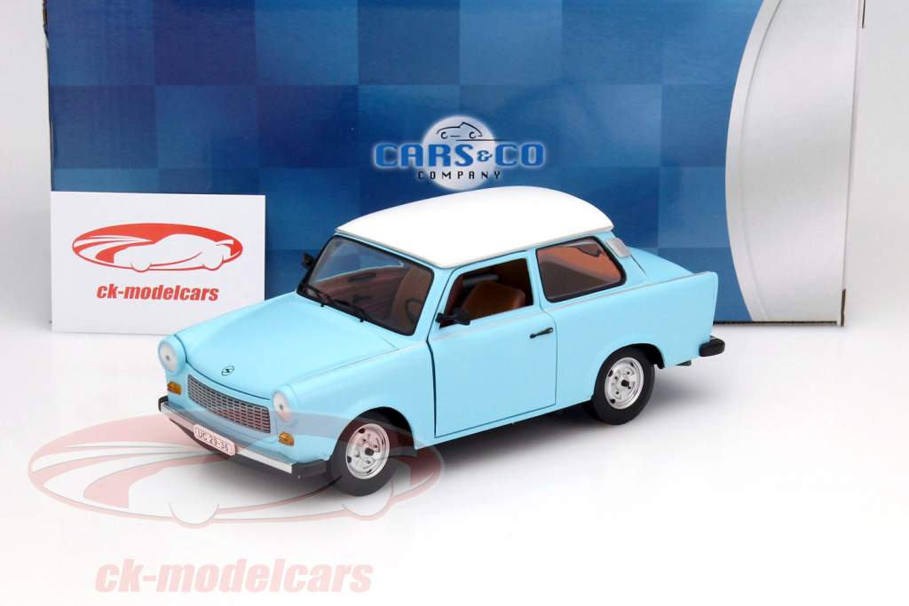 Trabant 601 Deluxe bleu clair / Blanc 1:18 SunStar