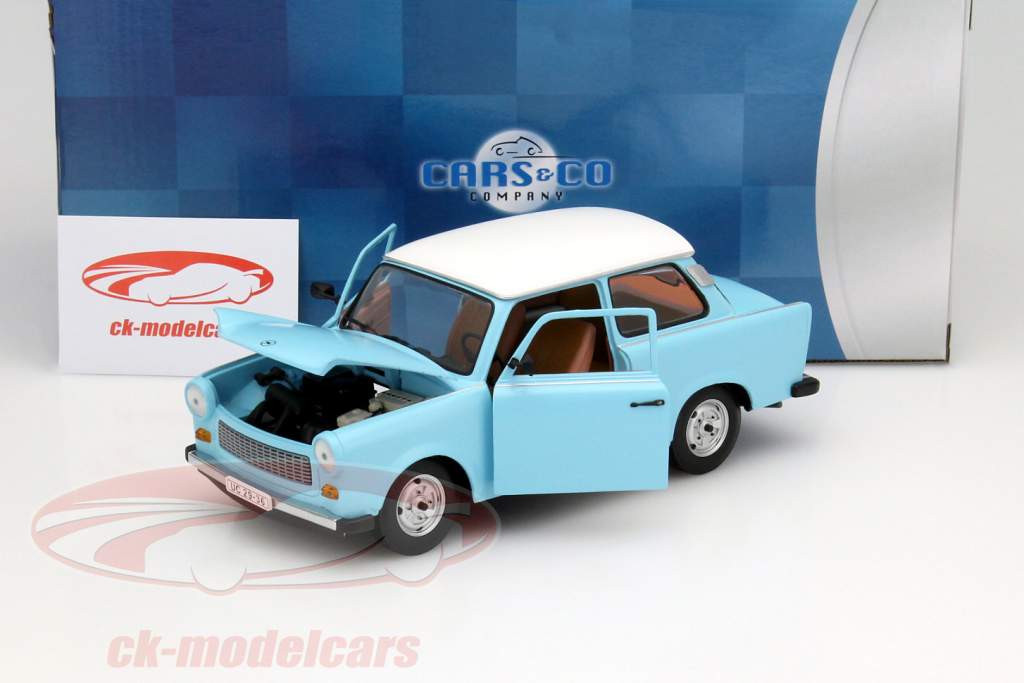 Trabant 601 Deluxe bleu clair / Blanc 1:18 SunStar