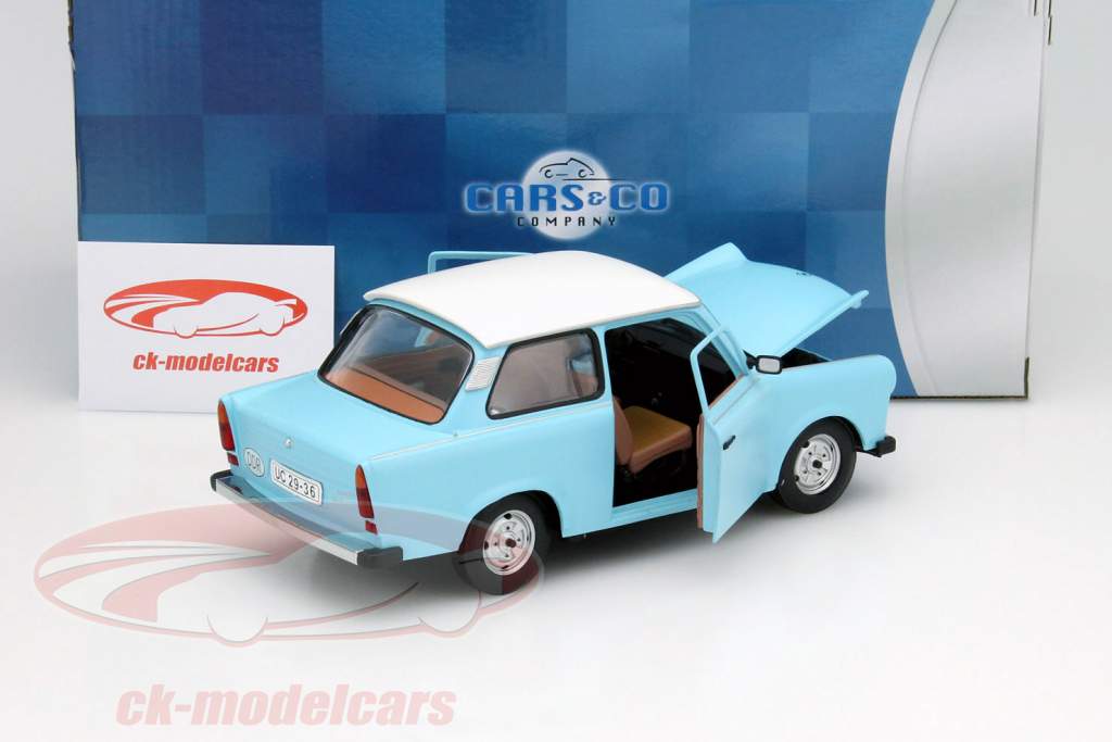 Trabant 601 Deluxe bleu clair / Blanc 1:18 SunStar
