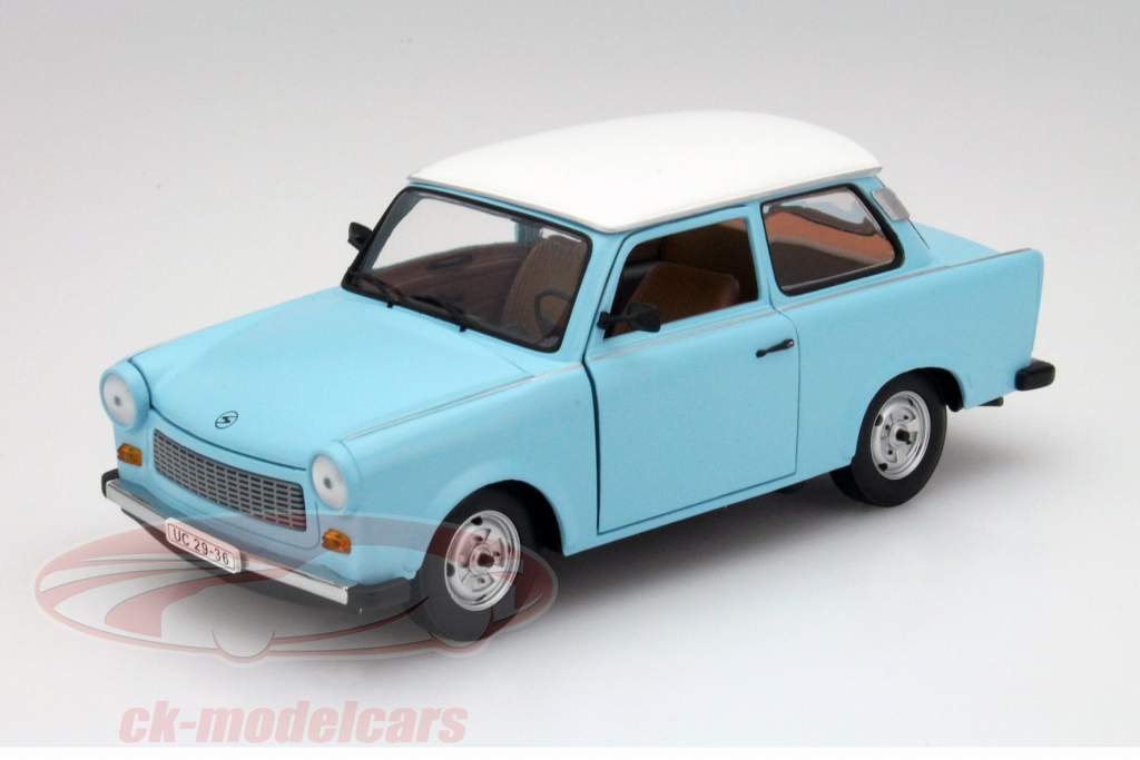 Trabant 601 Deluxe hellblau / weiß 1:18 SunStar