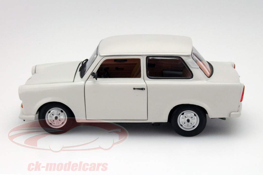 特拉比(Trabant) 601 浅灰色 1:18 太阳星 SunStar