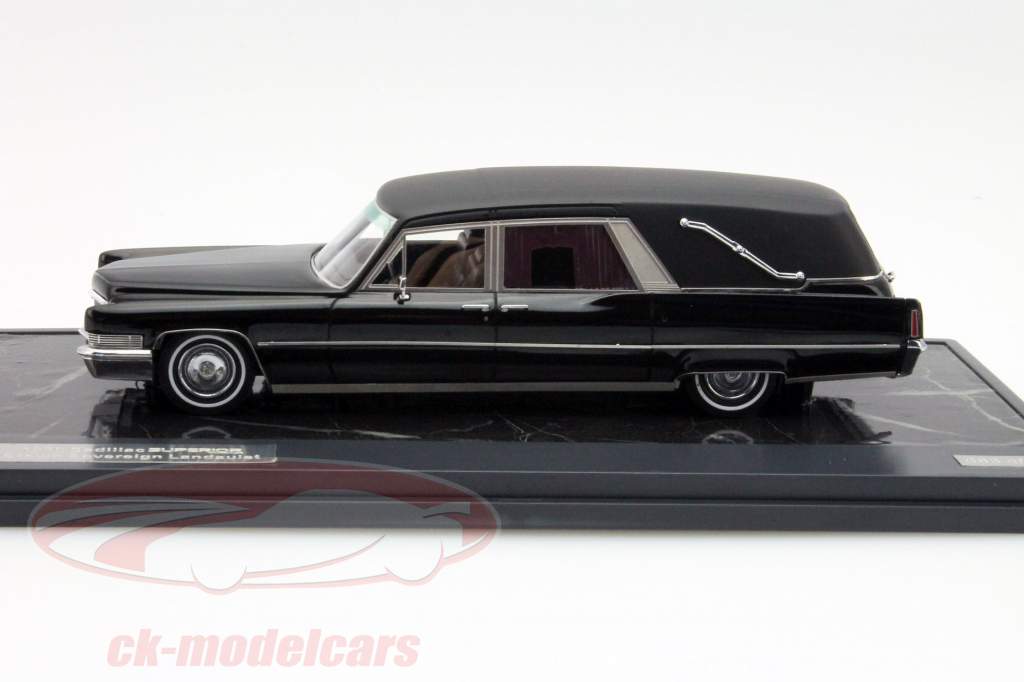 Matrix 1:43 Cadillac Superior Crown Sovereign Landaulet Year
