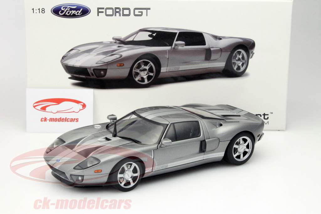 Ford GT 年 2004 グレー / 銀 1:18 AUTOart