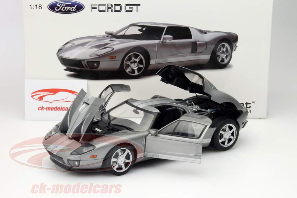 Ford GT 年 2004 グレー / 銀 1:18 AUTOart