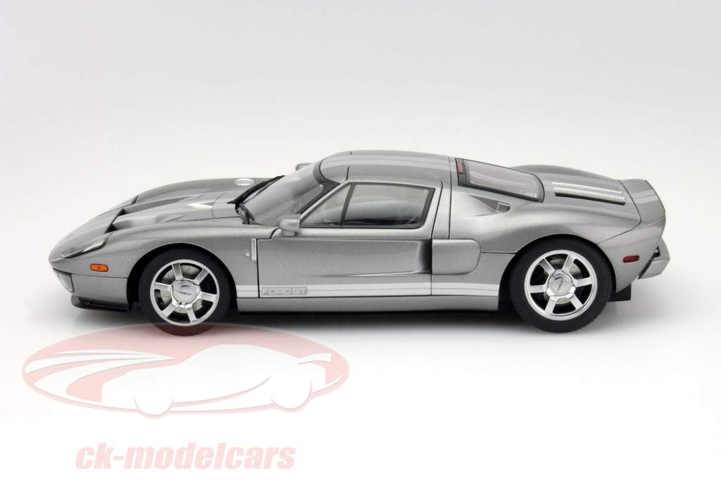 Ford GT 年 2004 グレー / 銀 1:18 AUTOart