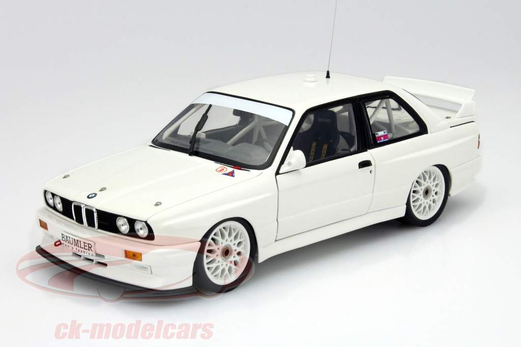 BMW M3 (E30) Plain Body Version Year 1992 White 1:18 Minichamps