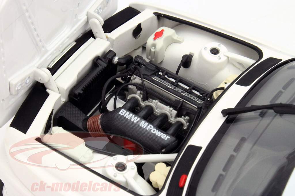 BMW M3 (E30) Plain Body Version År 1992 Hvid 1:18 Minichamps