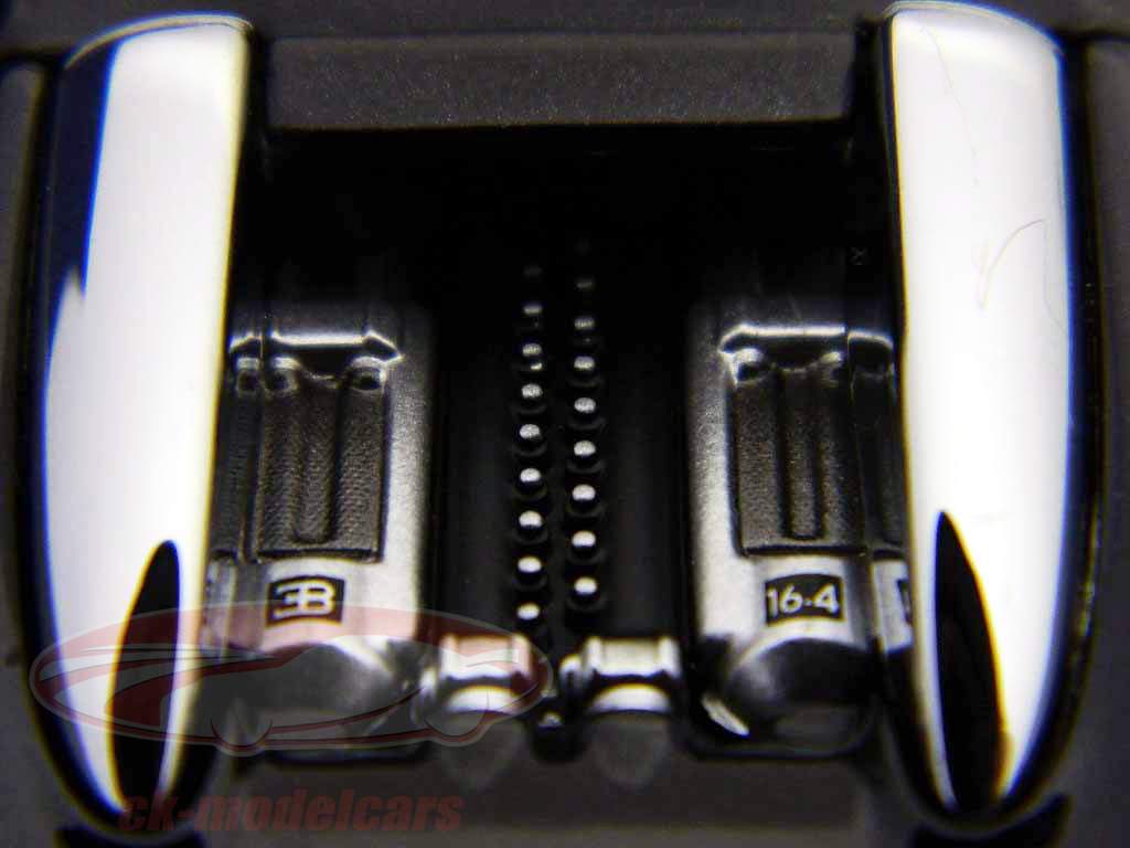 Bugatti EB 16.4 Veyron schwarz rot / black red  1:43 AutoArt