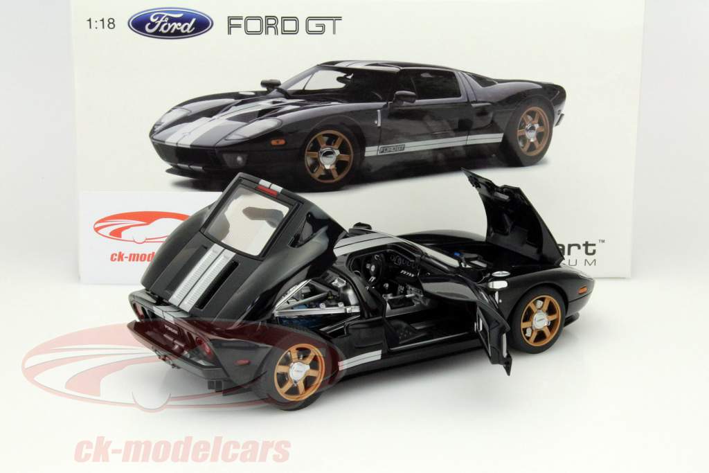 福特 GT 2004年  黑/白色 1:18 奥托 AUTOart